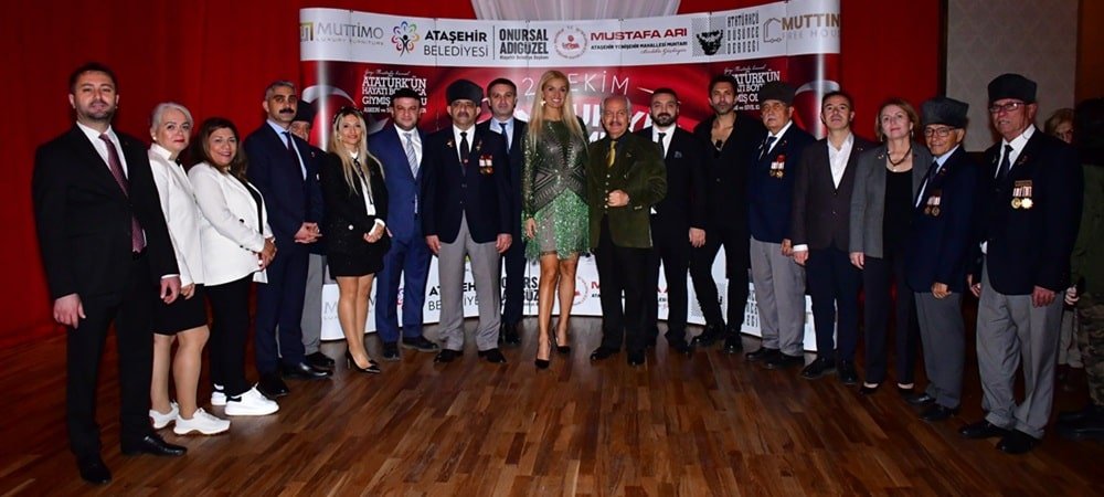 TUĞBA ÖZAY “Atamızın Kıyafetleri” Sergisini Açtı