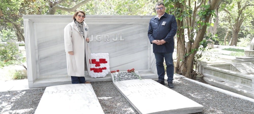 MUHSİN ERTUĞRUL KABRİ BAŞINDA ANILDI 