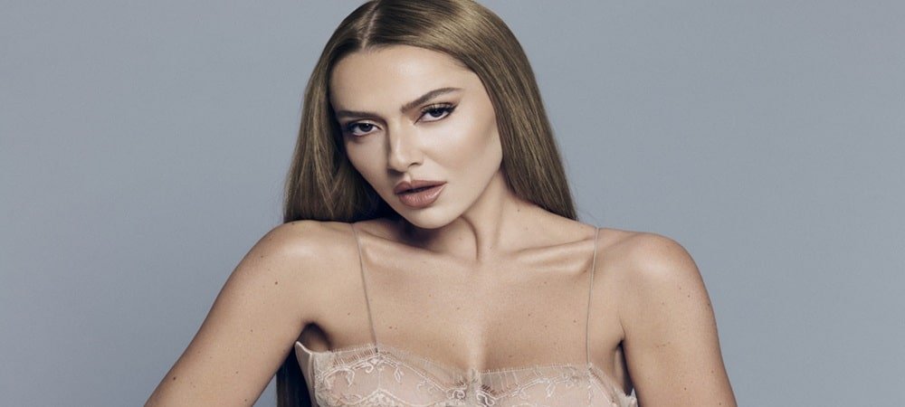 Hadise’den Güçlü Bir Akustik Atılım