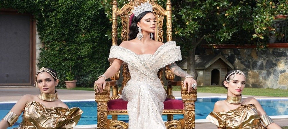 MERVE FİLİZ TAHTINA OTURDU