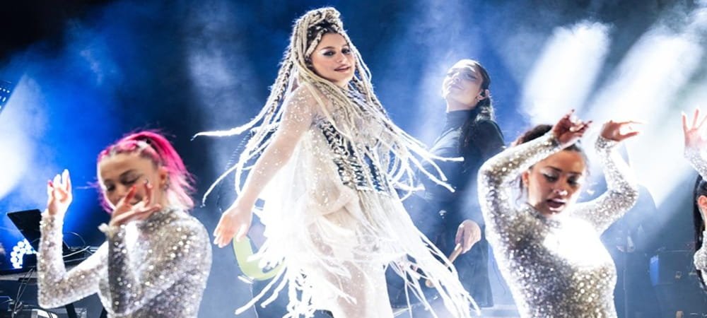 Atiye baharı sahnede başlattı!