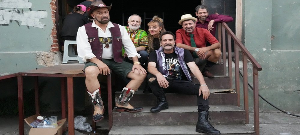 “ÇAKALLARLA DANS 8, SERİNİN EN KOMİKFİLMLERİNDEN BİRİ OLUYOR”