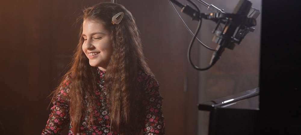 İPEK NİSA GÖKER’DEN YENİ EP: “YILDIZ TOZU” 23 NİSAN’DA GTR MÜZİK ETİKETİYLE YAYINDA